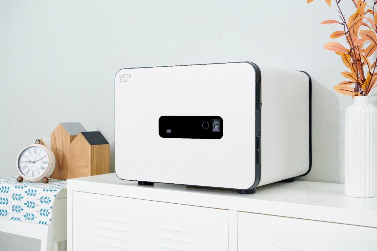 EAGLE PREMIUM FIRE RESISTANT SAFE, MC-20 PR (NI) DIGITAL + FINGERPRINT SENSOR (IVORY)